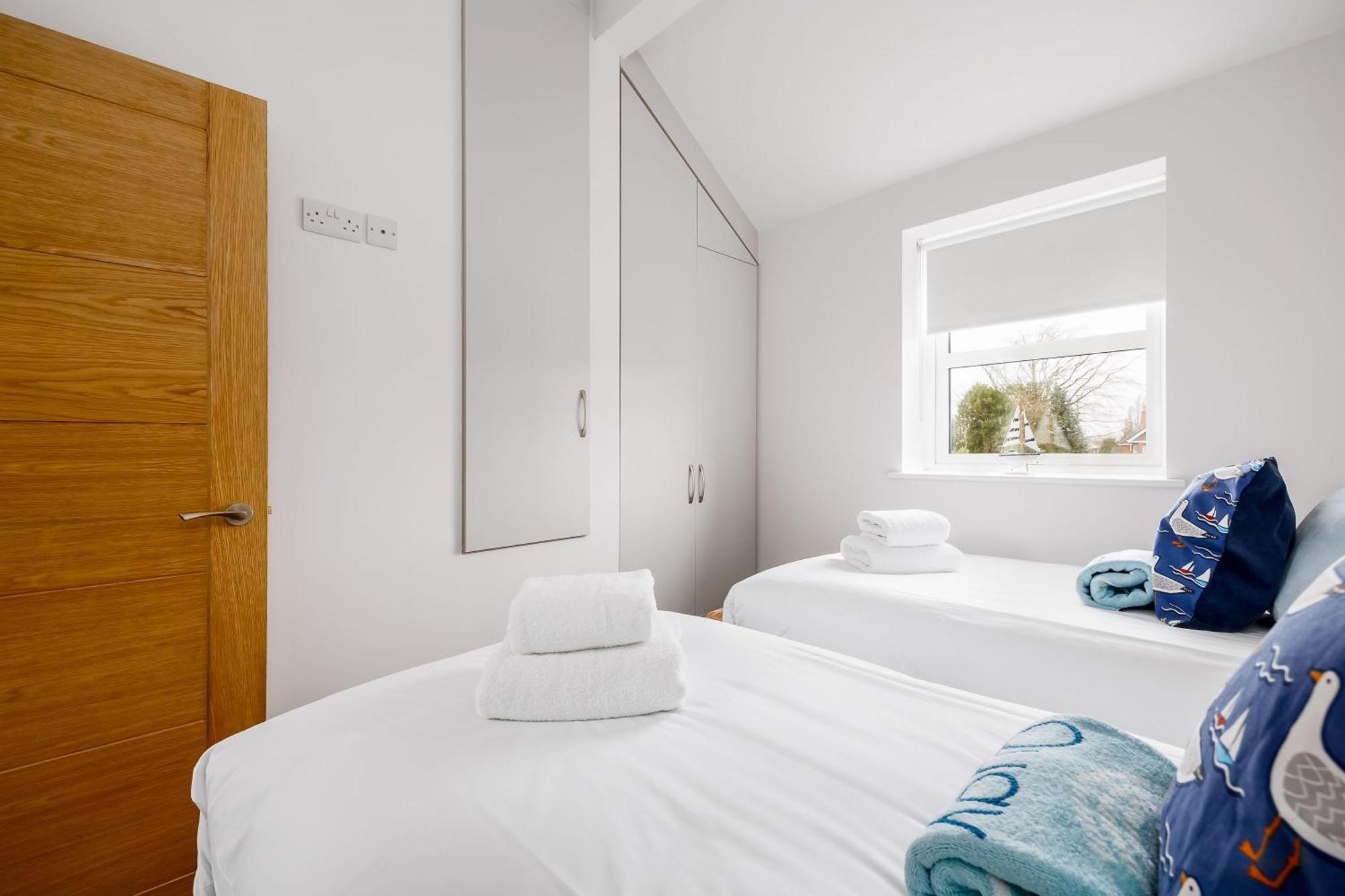Charlotte Cottage Poole Bagian luar foto